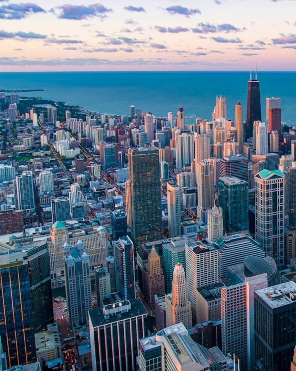 Chicago Illinois downtown commercial skyline
